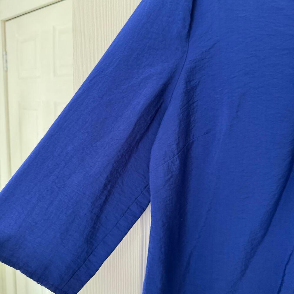 Chico's Women's Blue Button Down Roll Tab Sleeve V-Neck Top Size 2 - Picture 4 of 14